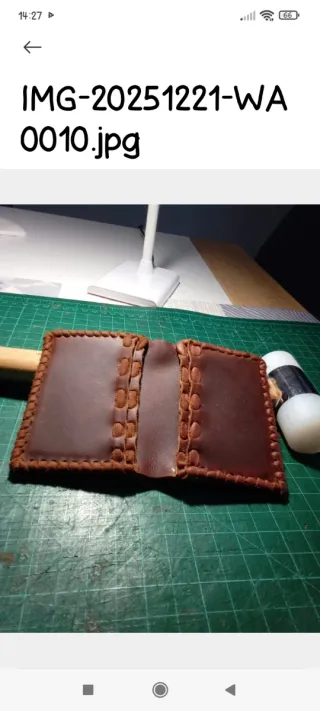 Cartera de cuero artesanal