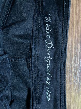 Falda Desigual Negra