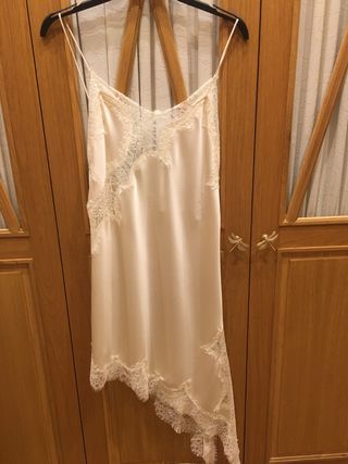Vestido lencero Zara encaje beige nuevo sin estren