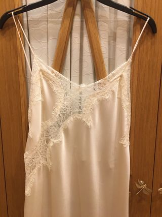 Vestido lencero Zara encaje beige nuevo sin estren