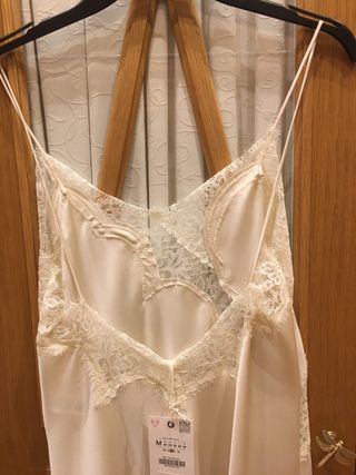 Vestido lencero Zara encaje beige nuevo sin estren