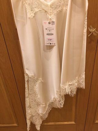 Vestido lencero Zara encaje beige nuevo sin estren