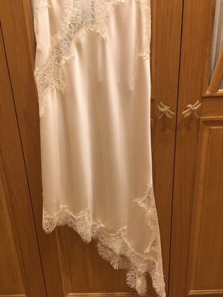 Vestido lencero Zara encaje beige nuevo sin estren