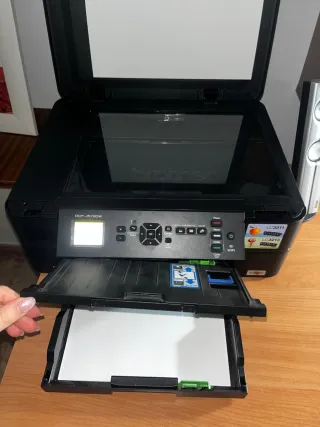 Impresora Brother DCP-J572DW + los 4 cartuchos