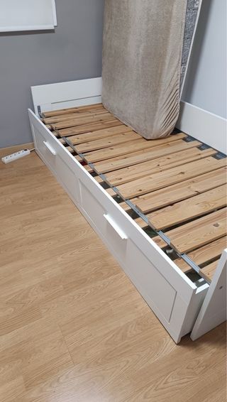 Cama individual con cajones