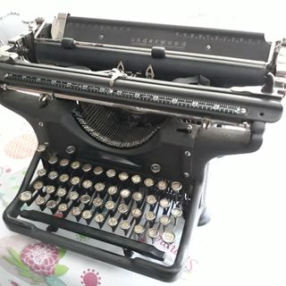 Máquina de escribir Underwood antigua