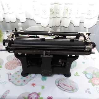 Máquina de escribir Underwood antigua