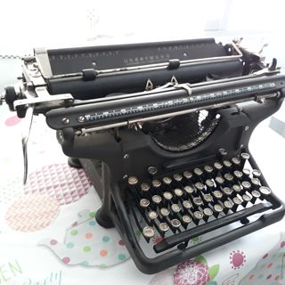 Máquina de escribir Underwood antigua