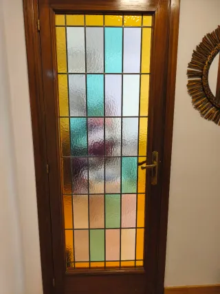 REGALO  2 puertas antiguas de madera con cristaler