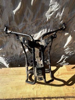 Araña frontal peugeot satelis 125cc