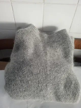 Jersey gris cuello alto