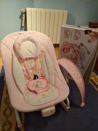 Mecedora bebé rosa con música y vibración