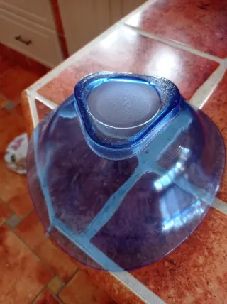 Cuencos de cristal azul para aperitivo