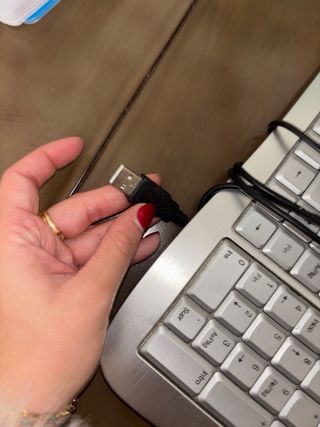 Ordenador de mesa Philips con teclado