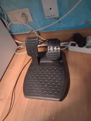 Volante Thrustmaster PS4