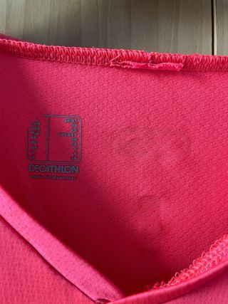 Camiseta deportiva rosa manga corta