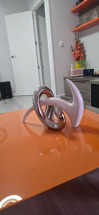 Adornos cerámica para mesas y adorno entrada luz.