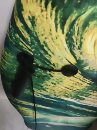 Tabla de surf con diseño de ola