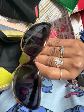 Gafas de sol marrones y doradas