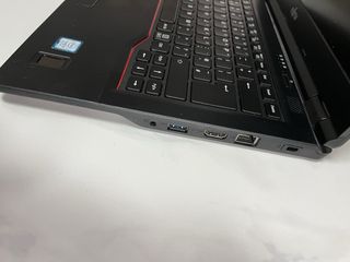 Portátil Fujitsu i5 8th Gen Negro SSD