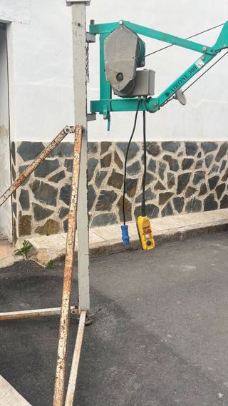 Montacargas eléctrico 300kg con trípode