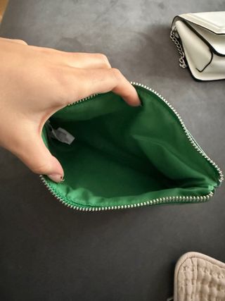 Neceser Stradivarius verde estampado