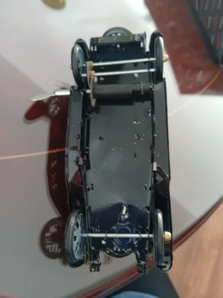 Coche de hojalata antiguo reproducción