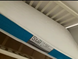 Cuna de bebé blanca