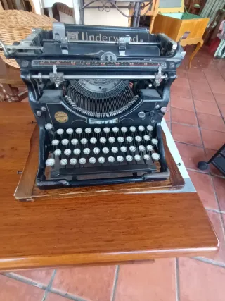 Máquina de escribir Underwood antigua