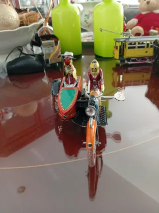 Reproducción moto hojalata con sidecar