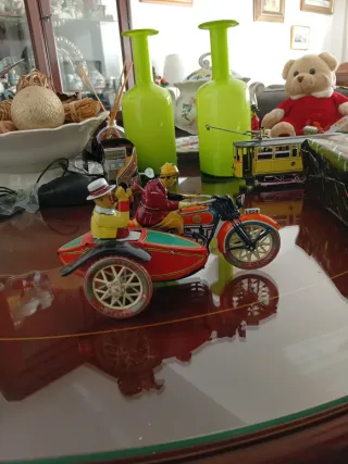 Reproducción moto hojalata con sidecar