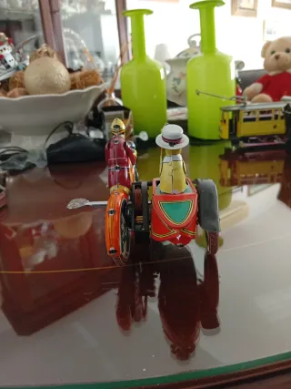 Reproducción moto hojalata con sidecar