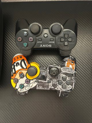 Consola PS3 Super Slim Negra + 4 Juegos