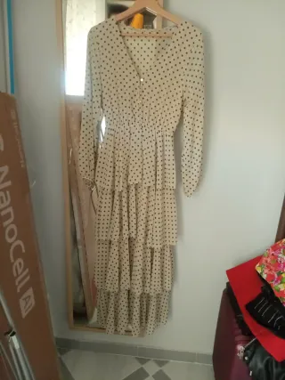 Vestido largo de lunares beige y negro