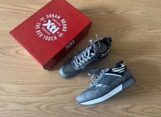 Zapatillas Xti número 39 con brillo valían 39,95