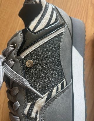 Zapatillas Xti número 39 con brillo valían 39,95