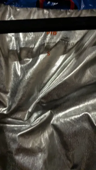 Chaqueta azul brillante acolchada