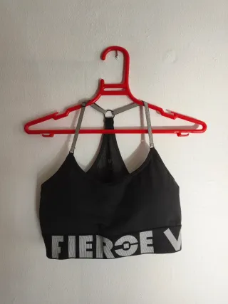 Sujetador deportivo diseño letras con relleno