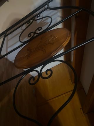 Cabecero de metal y madera