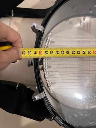 Tambor infantil con cuerdas y correa