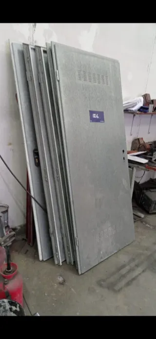 Puertas metálicas galvanizadas