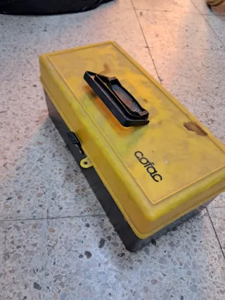 Caja de herramientas Cofac amarilla