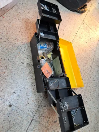 Caja de herramientas Cofac amarilla