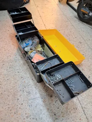 Caja de herramientas Cofac amarilla