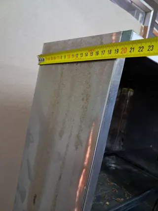 Mueble de espejo metálico azul