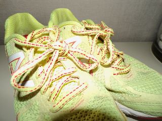 Tenis New Balance Amarillo y Rojo