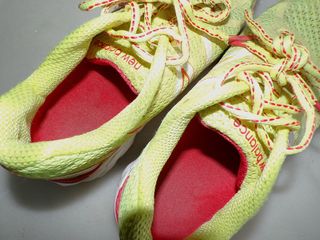 Tenis New Balance Amarillo y Rojo