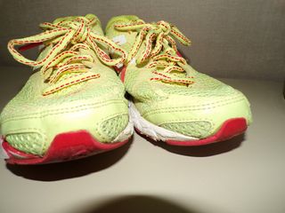 Tenis New Balance Amarillo y Rojo