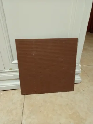 Azulejo marrón. 2'50€ la unidad