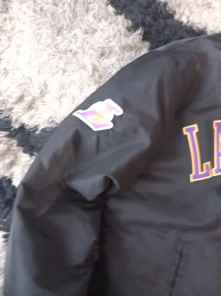 Cazadora NBA Lakers Negra y Morada